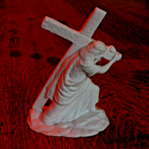 Jesus Carrying the Cross - 6 Inches