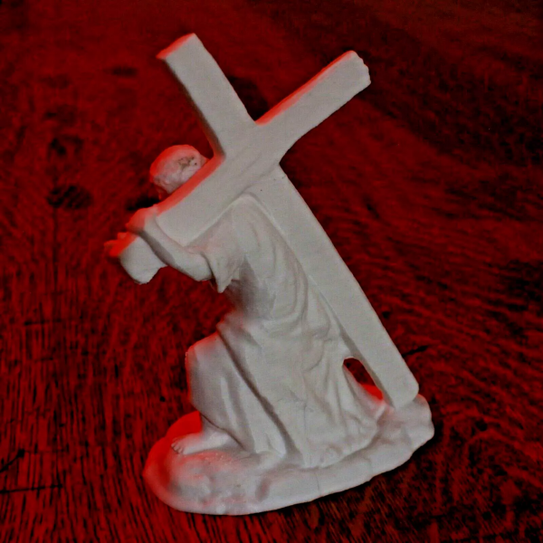 Jesus Carrying the Cross - 6 Inches - Image 3