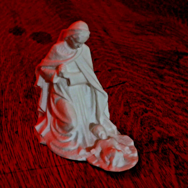 Mary and Jesus Nativity Scene - 6 Inches - Image 2