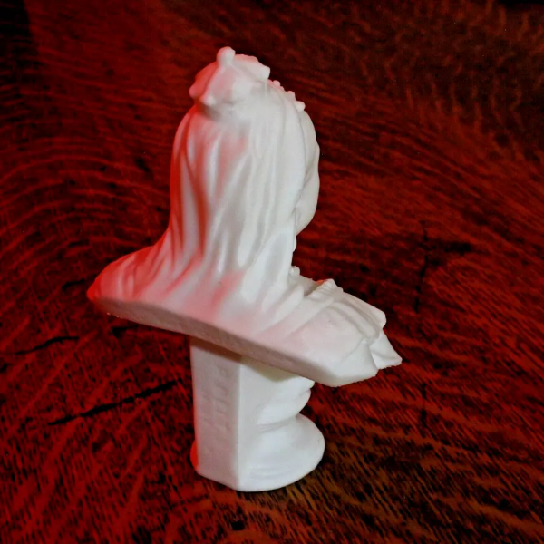 Queen Victoria Bust - of the House of Hanover - 4 Inches - Image 2