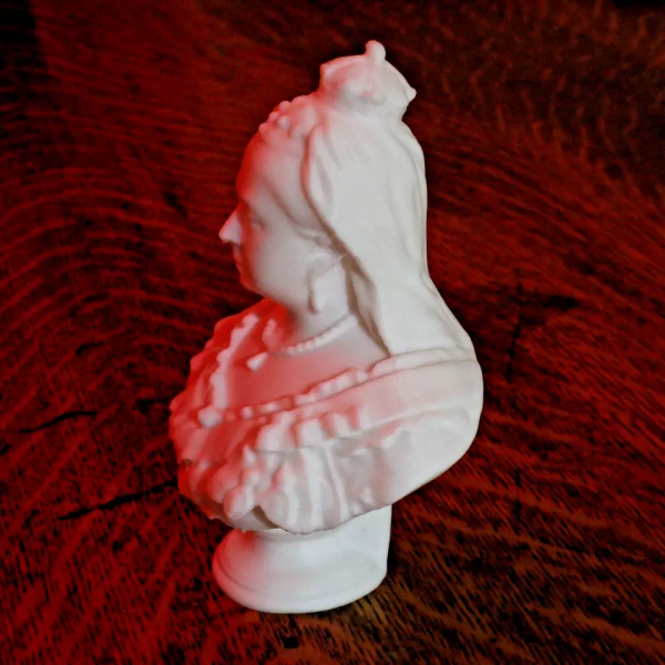 Queen Victoria Bust - of the House of Hanover - 4 Inches - Image 3